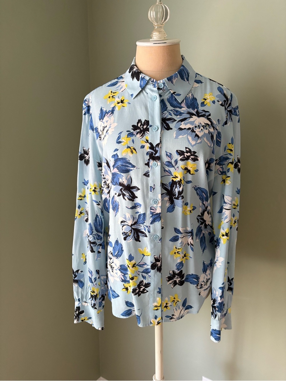 Diane Von Furstenberg Light Blue Floral Button-Up Shirt - fitted